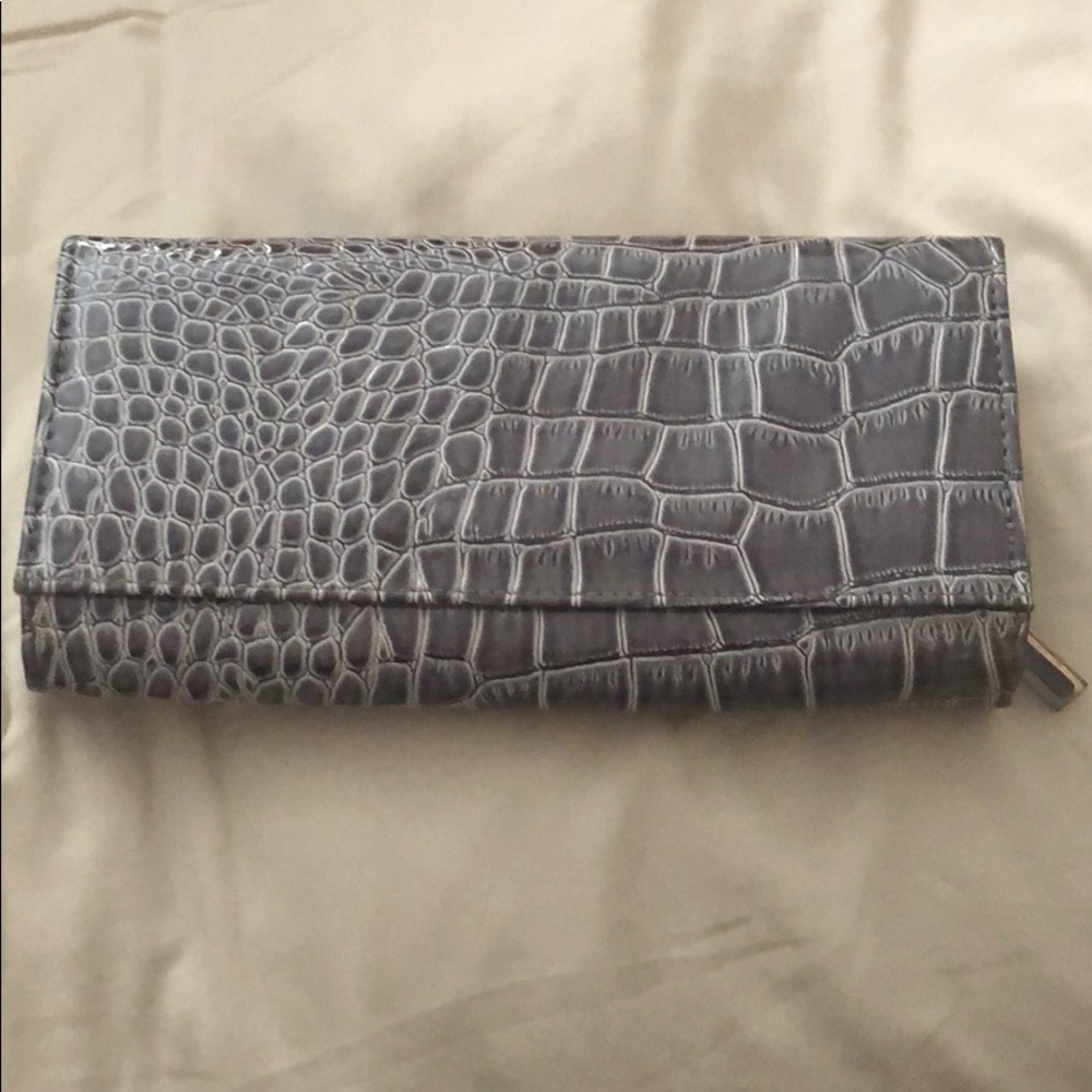 Big wallet with chain compartment